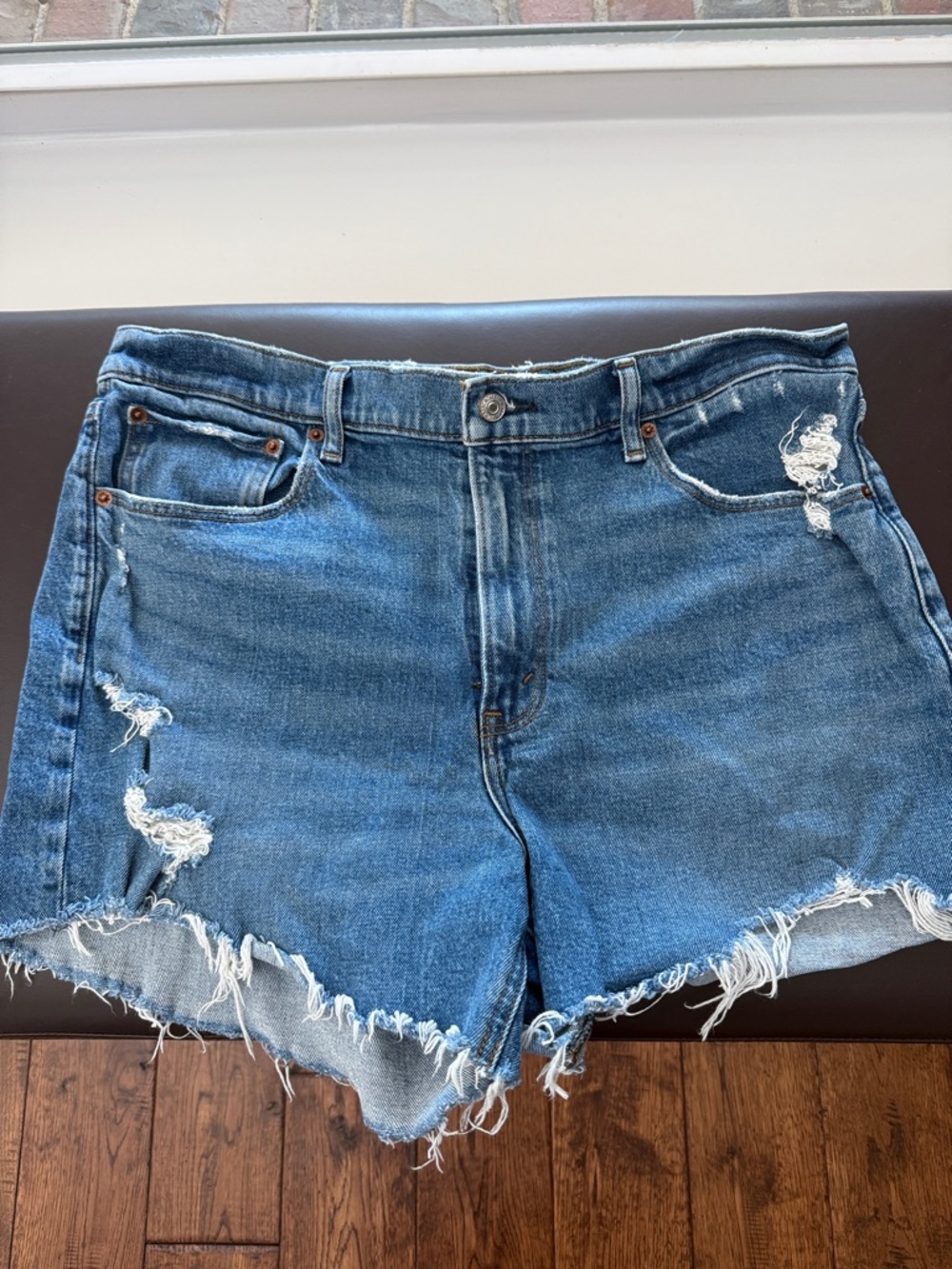 Abercrombie High Rise Mom Short 4” Denim Cutoff